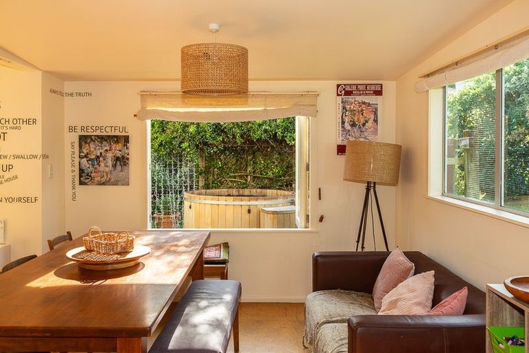 Photo of property in 174 Queens Drive, Lyall Bay, Wellington, 6022