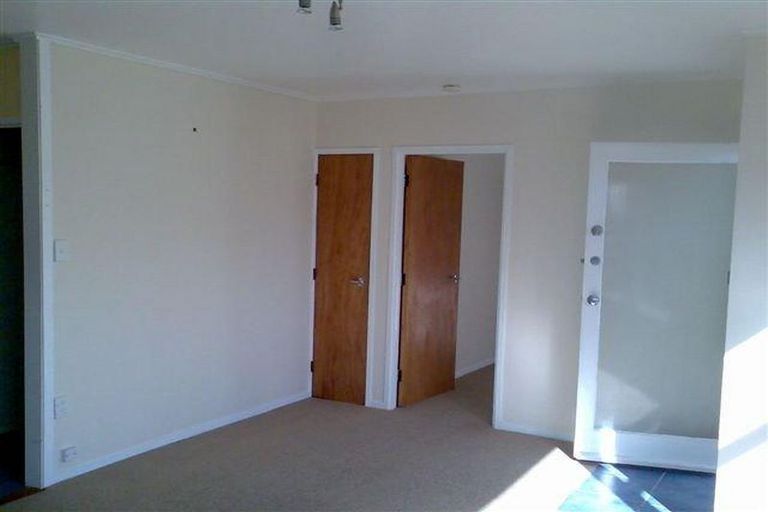 Photo of property in 2/58 Rimu Street, New Lynn, Auckland, 0600