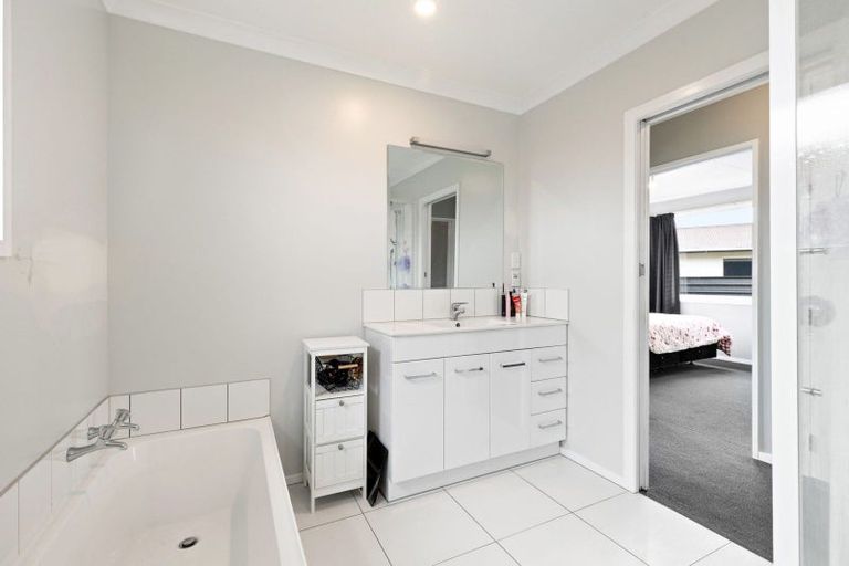 Photo of property in 49 Kimberley Grove, Westbrook, Palmerston North, 4412