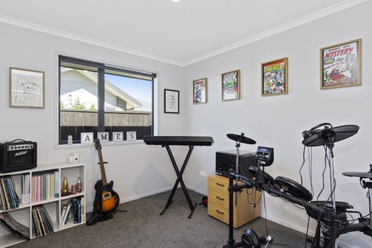Photo of property in 15 Ponga Place, Papamoa Beach, Papamoa, 3118