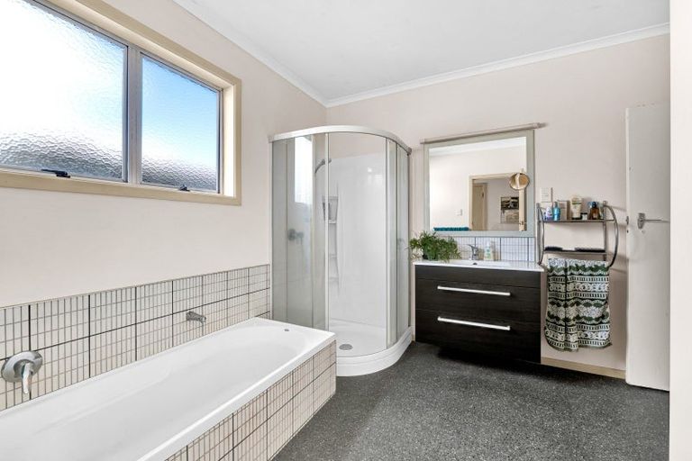 Photo of property in 120 Miranda Street, Stratford, 4332