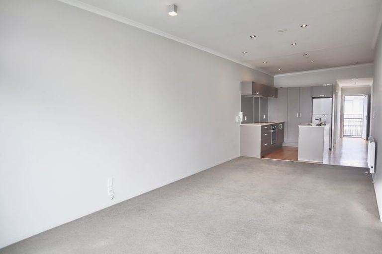 Photo of property in 302/277 Maunganui Road, Mount Maunganui, 3116