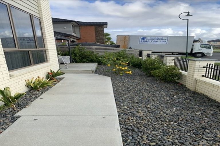 Photo of property in 1 Castlebane Drive, Flat Bush, Auckland, 2019