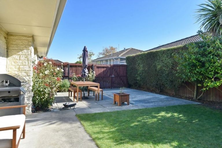 Photo of property in 10 Salford Avenue, Redwood, Christchurch, 8051