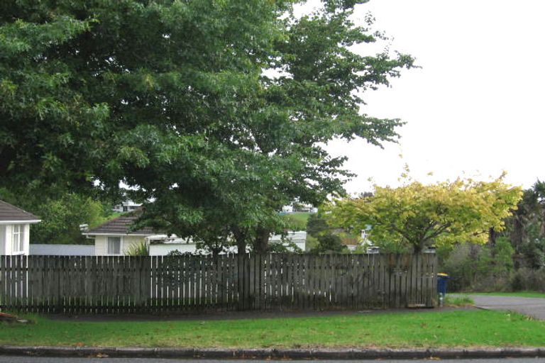 Photo of property in 1/81 Woodglen Road, Glen Eden, Auckland, 0602
