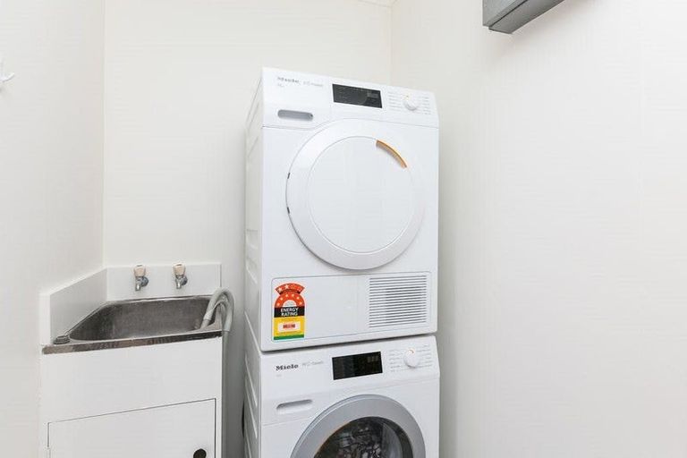 Photo of property in 615u2 Evans Bay Parade, Kilbirnie, Wellington, 6022