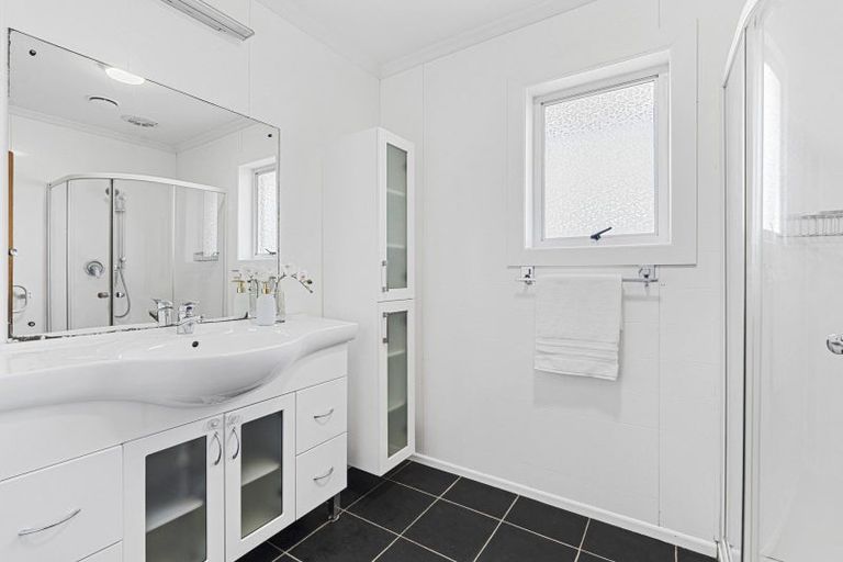 Photo of property in 12 Saxton Road, Upper Vogeltown, New Plymouth, 4310