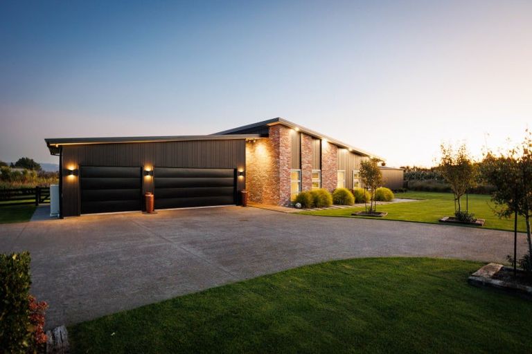 Photo of property in 9 Paterson Lane, Kelvin Grove, Palmerston North, 4470