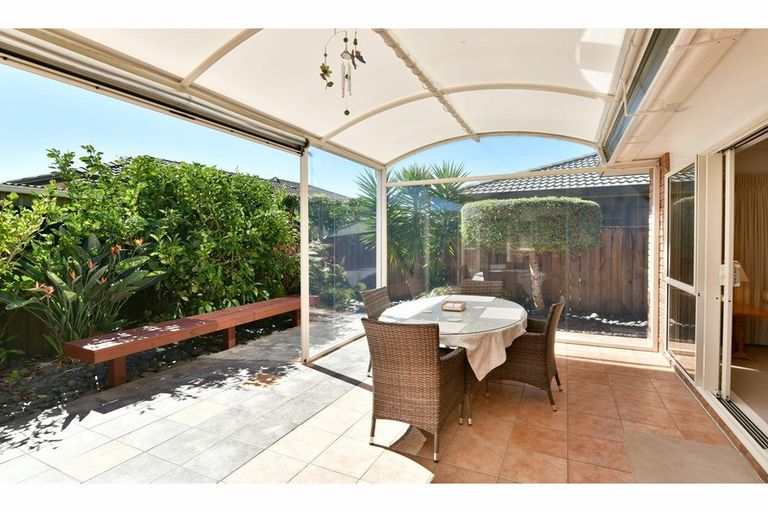 Photo of property in 18 Dan Tori Place, Orewa, 0931