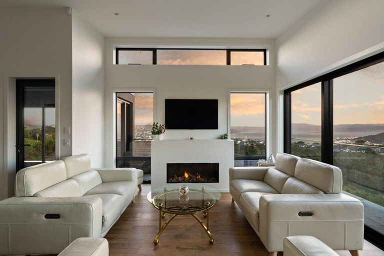 Photo of property in 49 Ashton Fitchett Drive, Brooklyn, Wellington, 6021