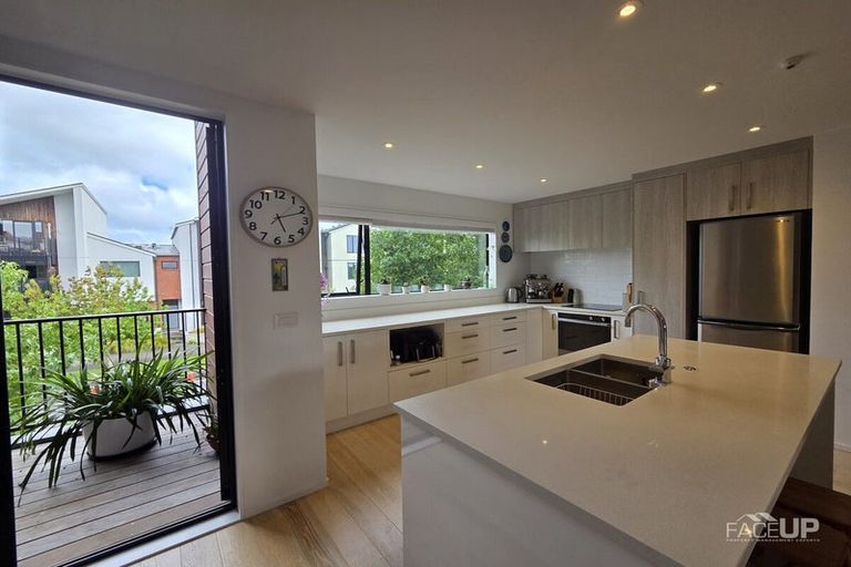 Photo of property in 78 Hobsonville Point Road, Hobsonville, Auckland, 0616