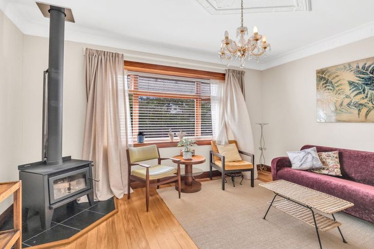 Photo of property in 13 Ross Street, Marton, 4710