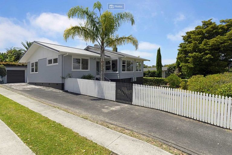Photo of property in 60 Hilling Street, Titirangi, Auckland, 0604