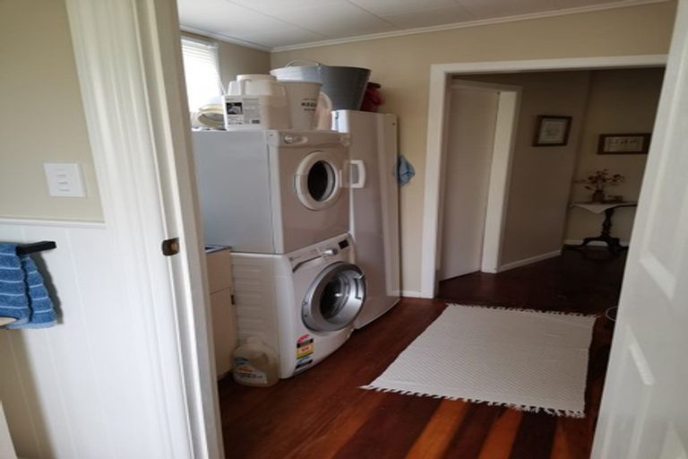 Photo of property in 21 Church Street, Waipawa, 4210