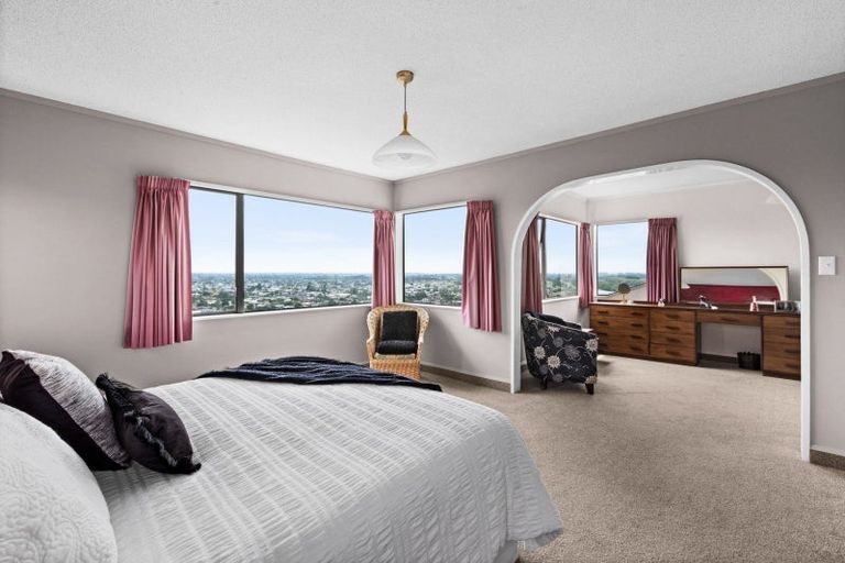 Photo of property in 90 Churchill Drive, Taradale, Napier, 4112