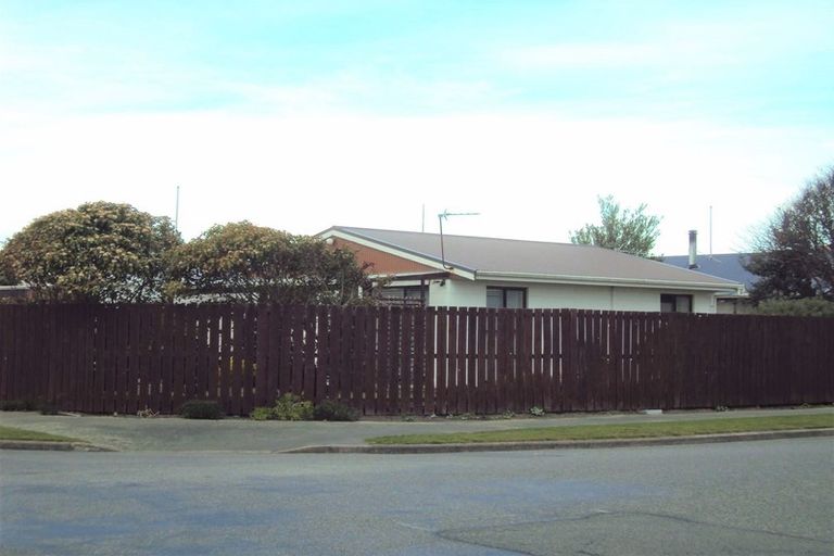 Photo of property in 122 Effingham Street, North New Brighton, Christchurch, 8083