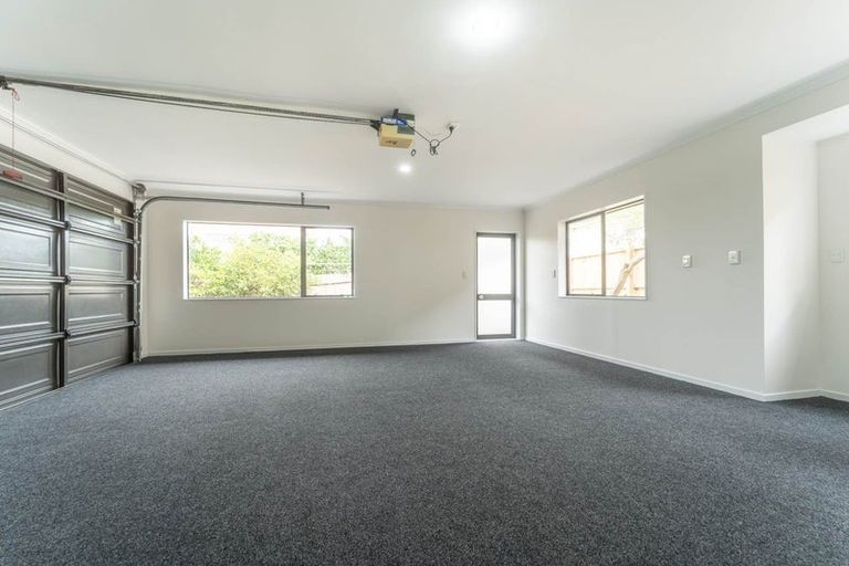 Photo of property in 17 Copplestone Place, New Lynn, Auckland, 0600
