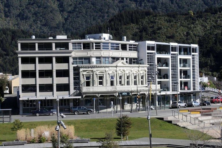 Photo of property in Oxleys Rock Apartments, 503/6 London Quay, Picton, 7220