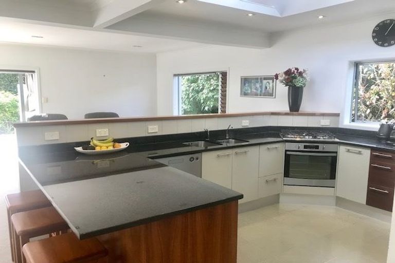 Photo of property in 16 Prestige Place, Castor Bay, Auckland, 0620
