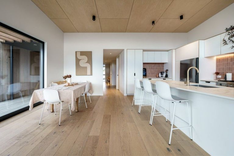 Photo of property in 17 Doug Ledgerwood Drive, Wanaka, 9305