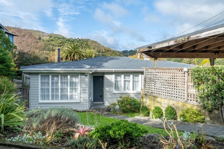 Photo of property in 4 Coates Street, Tawa, Wellington, 5028