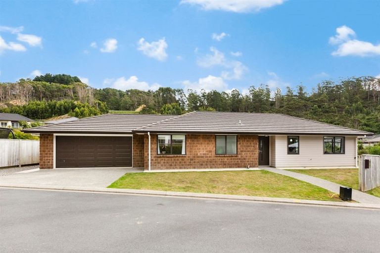 Photo of property in 8 Hull Place, Whitby, Porirua, 5024