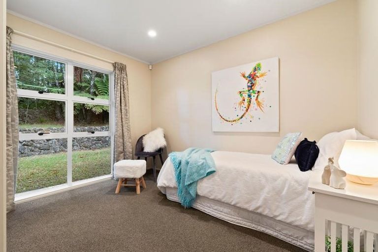 Photo of property in 3a Sylvan Valley Avenue, Titirangi, Auckland, 0604