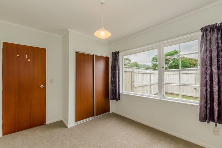 Photo of property in 15 Rewarewa Crescent, Waikanae, 5036