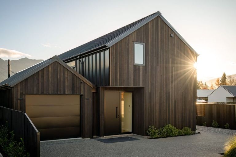 Photo of property in 170c Beacon Point Road, Wanaka, 9305