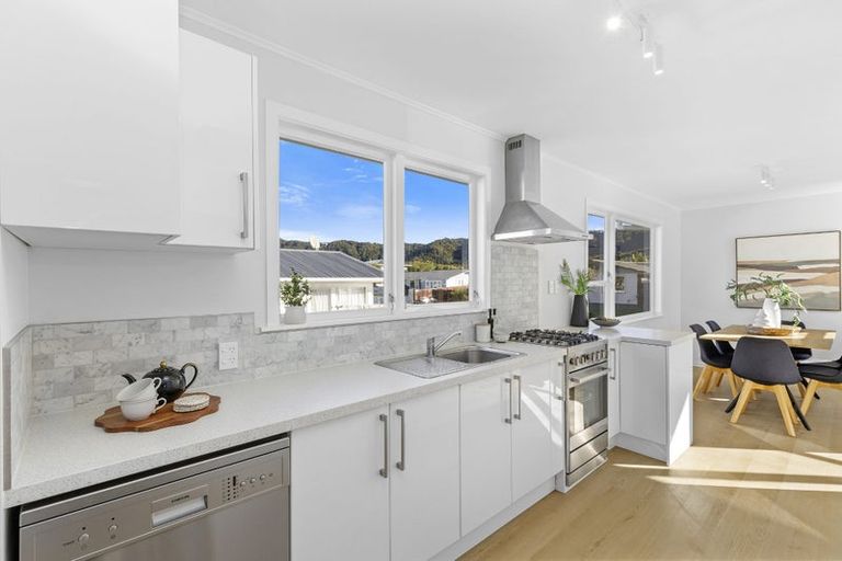 Photo of property in 40 Momona Street, Wainuiomata, Lower Hutt, 5014