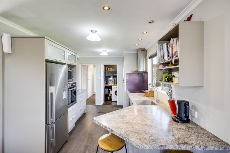 Photo of property in 37 Tait Drive, Greenmeadows, Napier, 4112