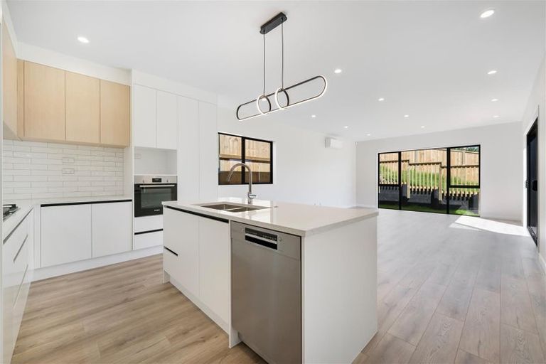 Photo of property in 42 Whakairo Crescent, Gulf Harbour, 0930