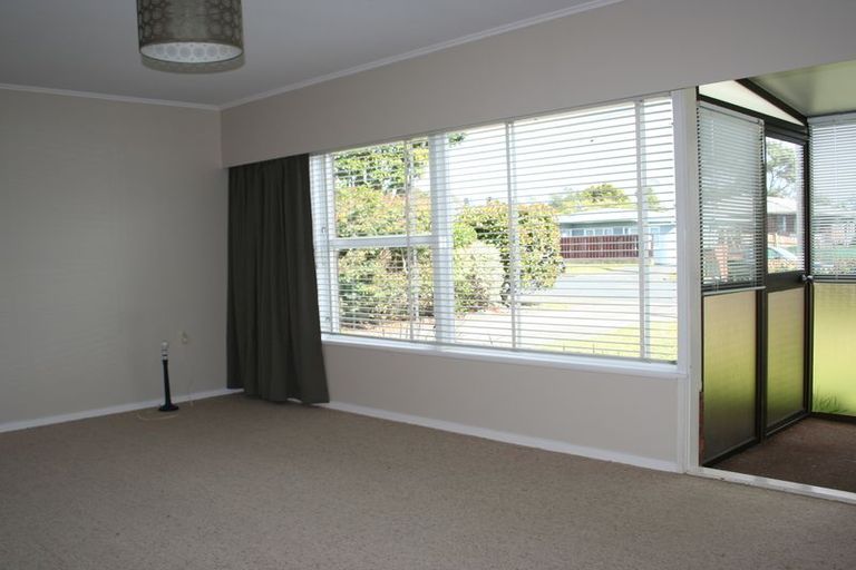 Photo of property in 71 Lynwood Road, New Lynn, Auckland, 0600