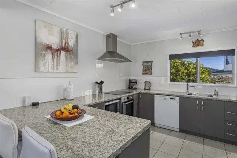 Photo of property in 27 Roys Road, Parkvale, Tauranga, 3112