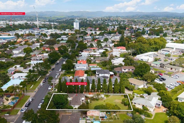 Photo of property in 70 Buscomb Avenue, Henderson, Auckland, 0610