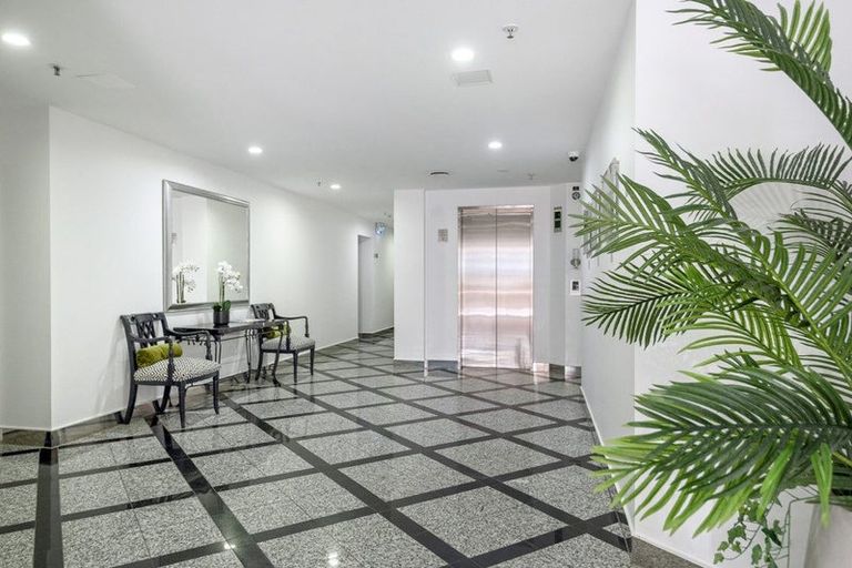 Photo of property in 3i/175 Hurstmere Road, Takapuna, Auckland, 0622