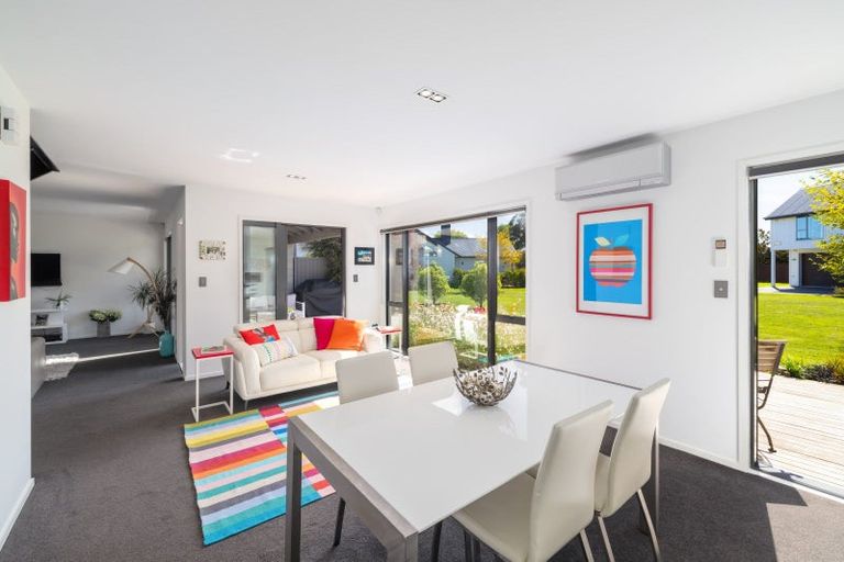 Photo of property in 12 Millpond Place, Parklands, Christchurch, 8083