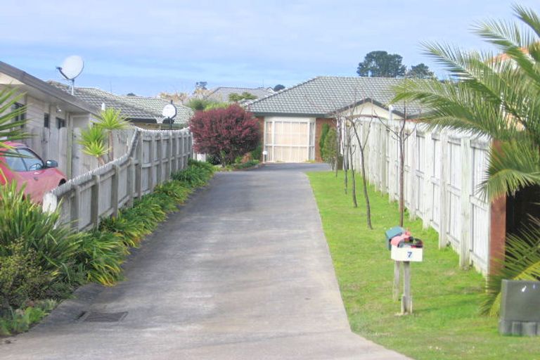 Photo of property in 9 Mullagh Place, East Tamaki Heights, Auckland, 2016
