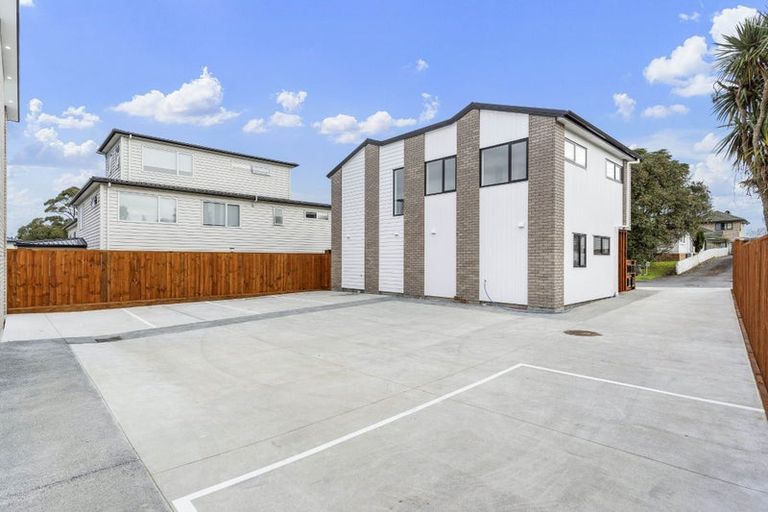 Photo of property in 7b Gladfield Lane, Te Atatu Peninsula, Auckland, 0610