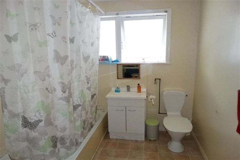 Photo of property in 17 Denver Avenue, Sunnyvale, Auckland, 0612