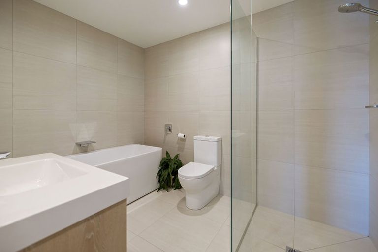 Photo of property in 11 Highlands Close, Queenstown, 9300