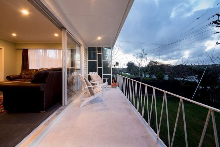 Photo of property in 6 Murray Road, Te Atatu Peninsula, Auckland, 0610