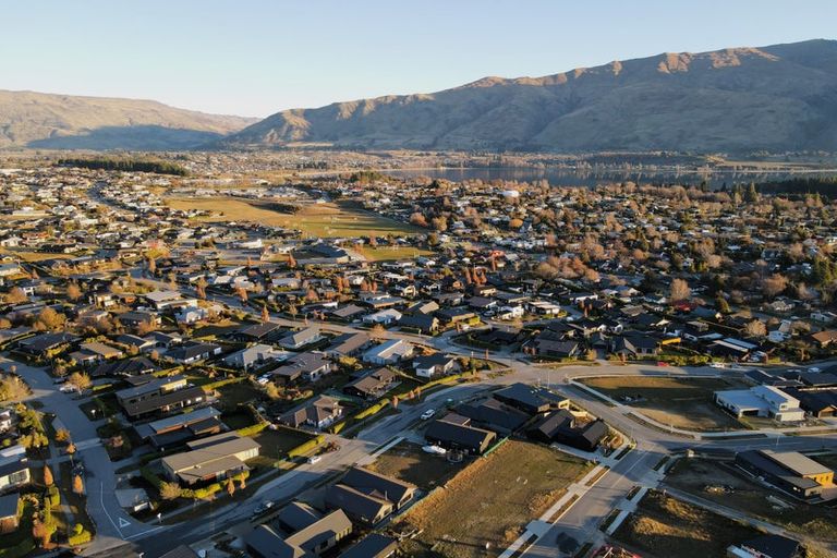 Photo of property in 66 Kirimoko Crescent, Wanaka, 9305