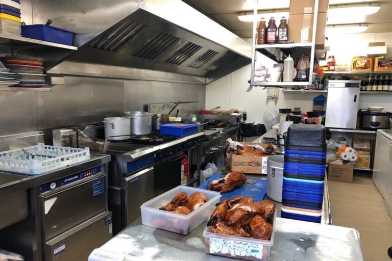 Photo of property in 4/80 Gunner Drive, Te Atatu Peninsula, Auckland, 0610