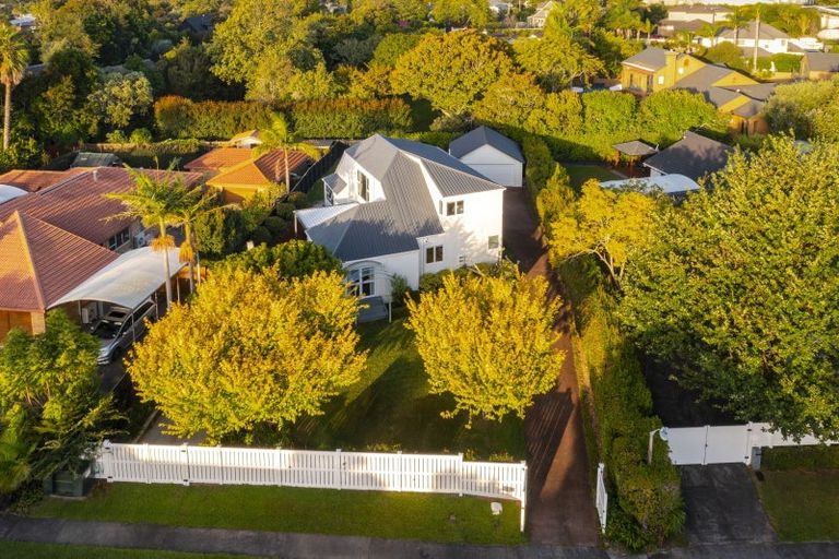 Photo of property in 16 Waipuia Place, Greenhithe, Auckland, 0632