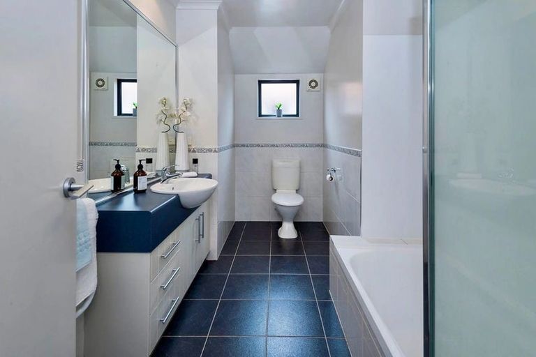 Photo of property in 2/27 Kellaway Drive, East Tamaki, Auckland, 2013