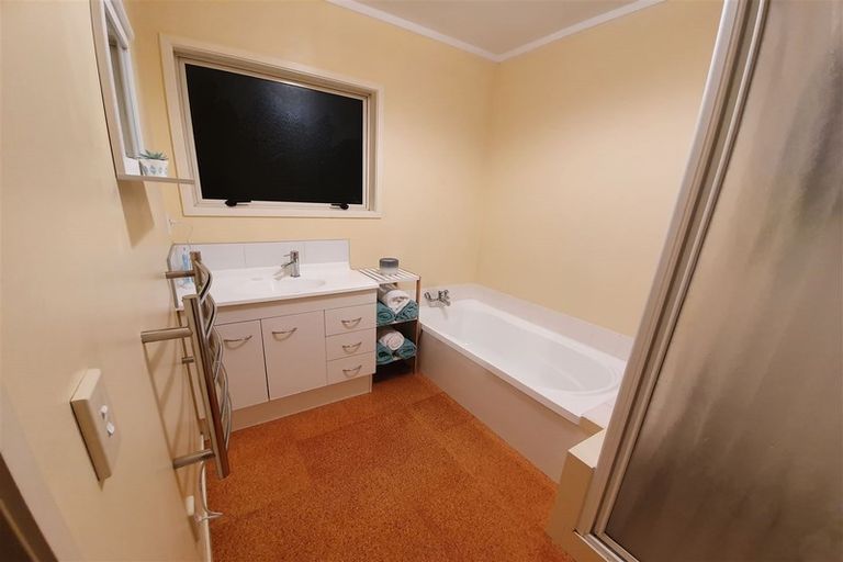 Photo of property in 2/49 Strid Road, Te Atatu South, Auckland, 0610