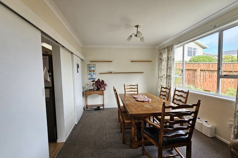 Photo of property in 42 Churton Drive, Churton Park, Wellington, 6037