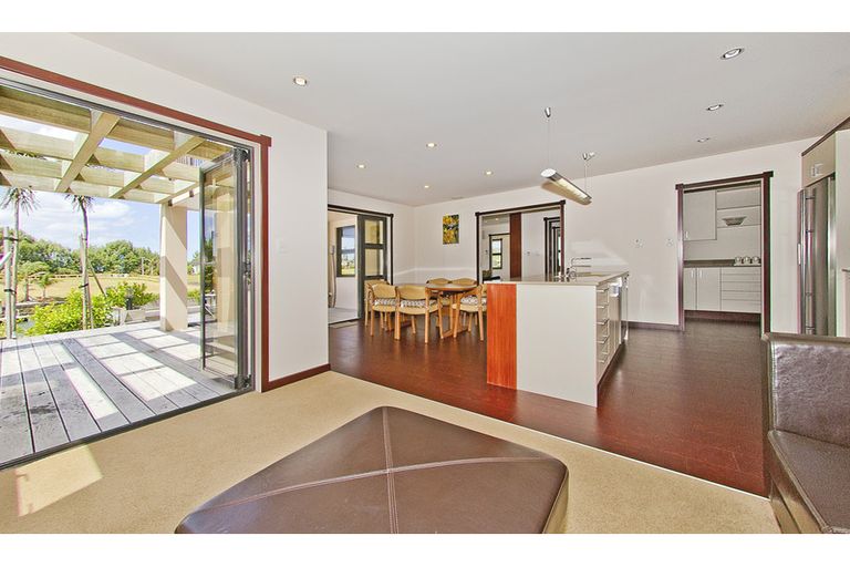 Photo of property in 10 Hei Esplanade, Whitianga, 3510