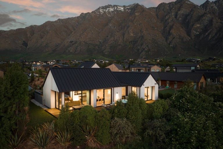 Photo of property in 1 Torridon Court, Jacks Point, Queenstown, 9371